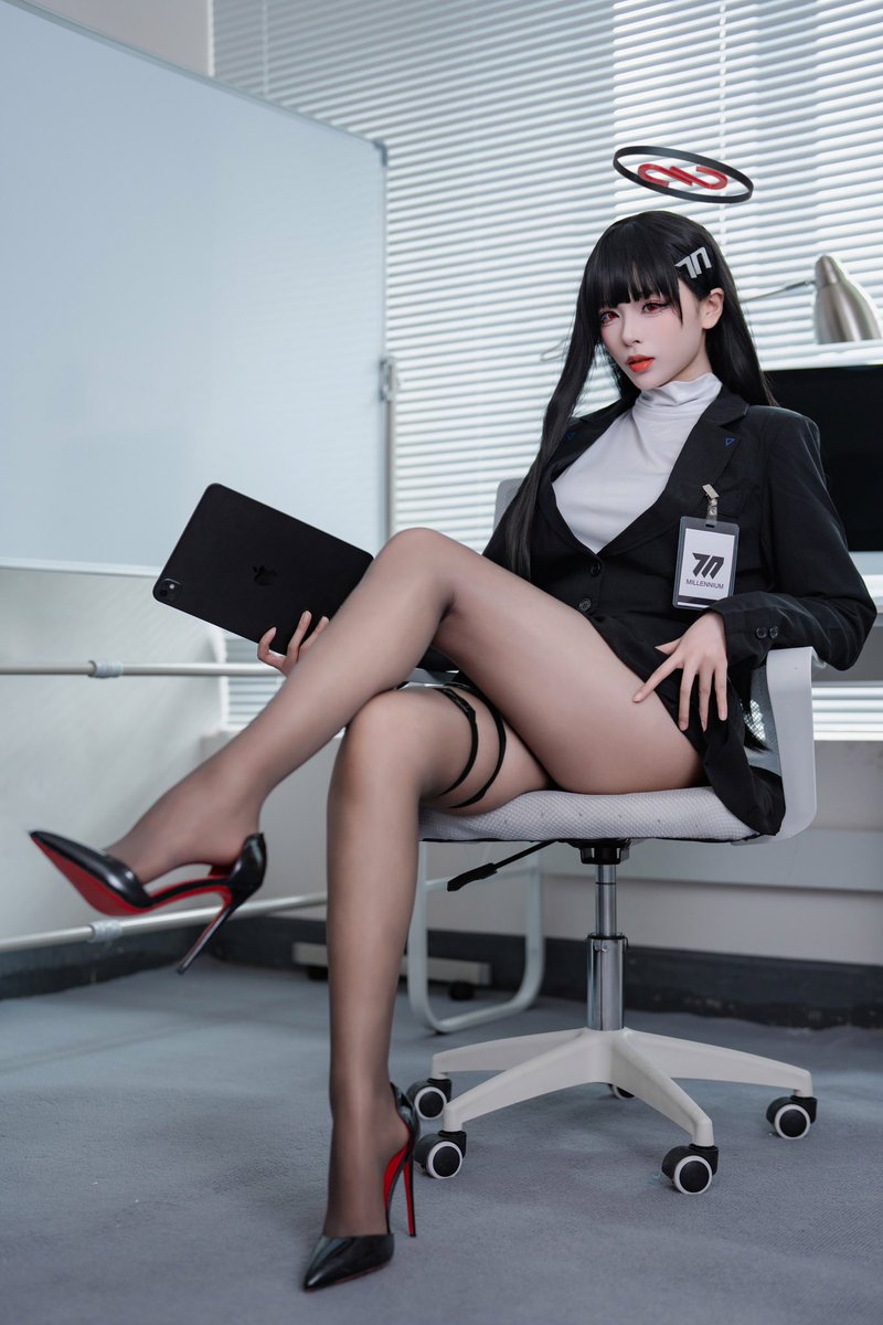 Xansoon's tweet photo. 筹备了很久的莉音写真集终于上啦～感谢各位Sensei的支持♥️

🛒：https://t.co/f7y76YHAv0 https://t.co/w23jQkOaxj