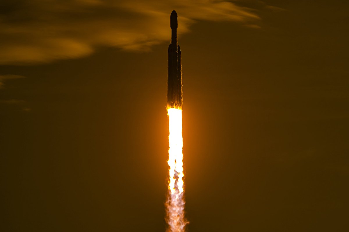 Nickolasawolf's tweet photo. Falcon Heavy is such a special vehicle. Does its job well and with style 🔥
@WeAreSpaceScout
@SpaceX - @NikonUSA - @NASARoman #spaceflight #spacex #falconheavy #romantelescope https://t.co/iV60uZb2kf