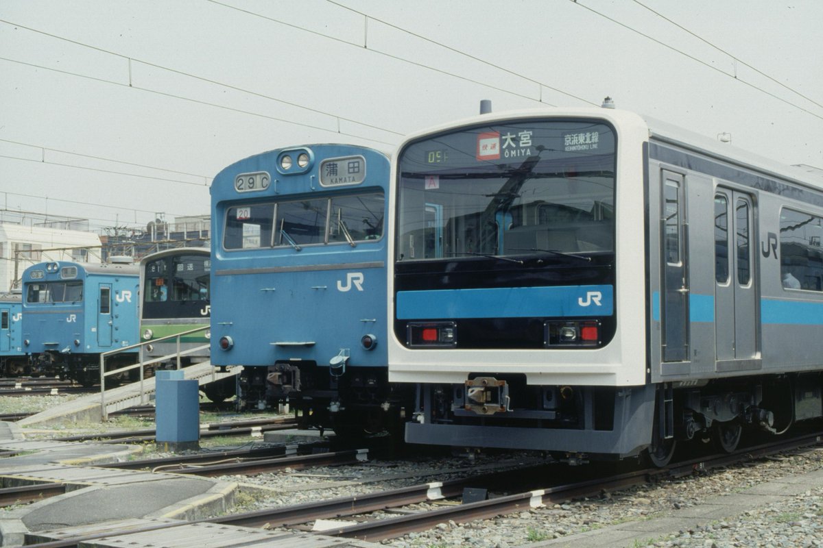 fwhk5501's tweet photo. 次世代通勤電車901系A編成登場

1992年3月10日、A編成の公式試運転（品川～茅ケ崎）に添乗し、資料用写真を撮影。写真と図面をまと��た掲示物を作成し、車掌区の詰所に掲示。

1・2枚目 1992年3月10日 公式試運転 品川・茅ケ崎
3枚目 1992年4月26日 現車訓練 蒲田電車区
4枚目 「901系電車の機器」掲示 https://t.co/OS3IjX4t59