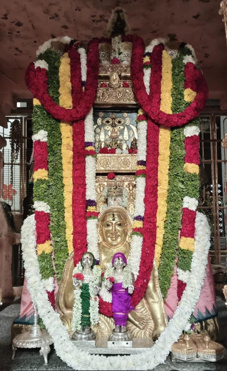 civicravi's tweet photo. Mantralayam Shri Raghavendra Swamy Moola Brindavan Alankara Darshana ! 02-SEP-2026 ! *ॐ श्री राघवेंद्राय नमः ।*🙏🙏 https://t.co/DNOtuuBs8N