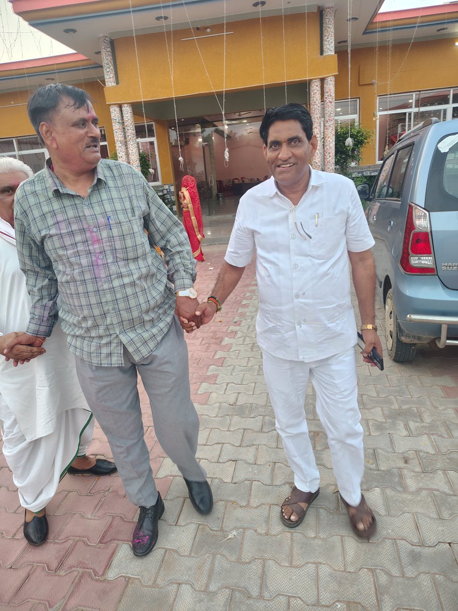 omprakashcan's tweet photo. कल बसेड़ी में श्री मुकेश अध्यापक जी अंगदपुरा वाले के सेवानिवृति कार्यक्रम में पहुँचकर उन्हें आगामी जीवन की ��ुभकामनाएं प्रेषित की।

इस अवसर पर उपस्थित जनों से आत्मीय मुलाकात एवं संवाद का अवसर मिला। सभी से मिलकर आत्मीयता और अपनत्व का अनुभव हुआ।

📍 शिव गार्डन, बसेड़ी

@SachinPilot https://t.co/6QCJNn3tZg