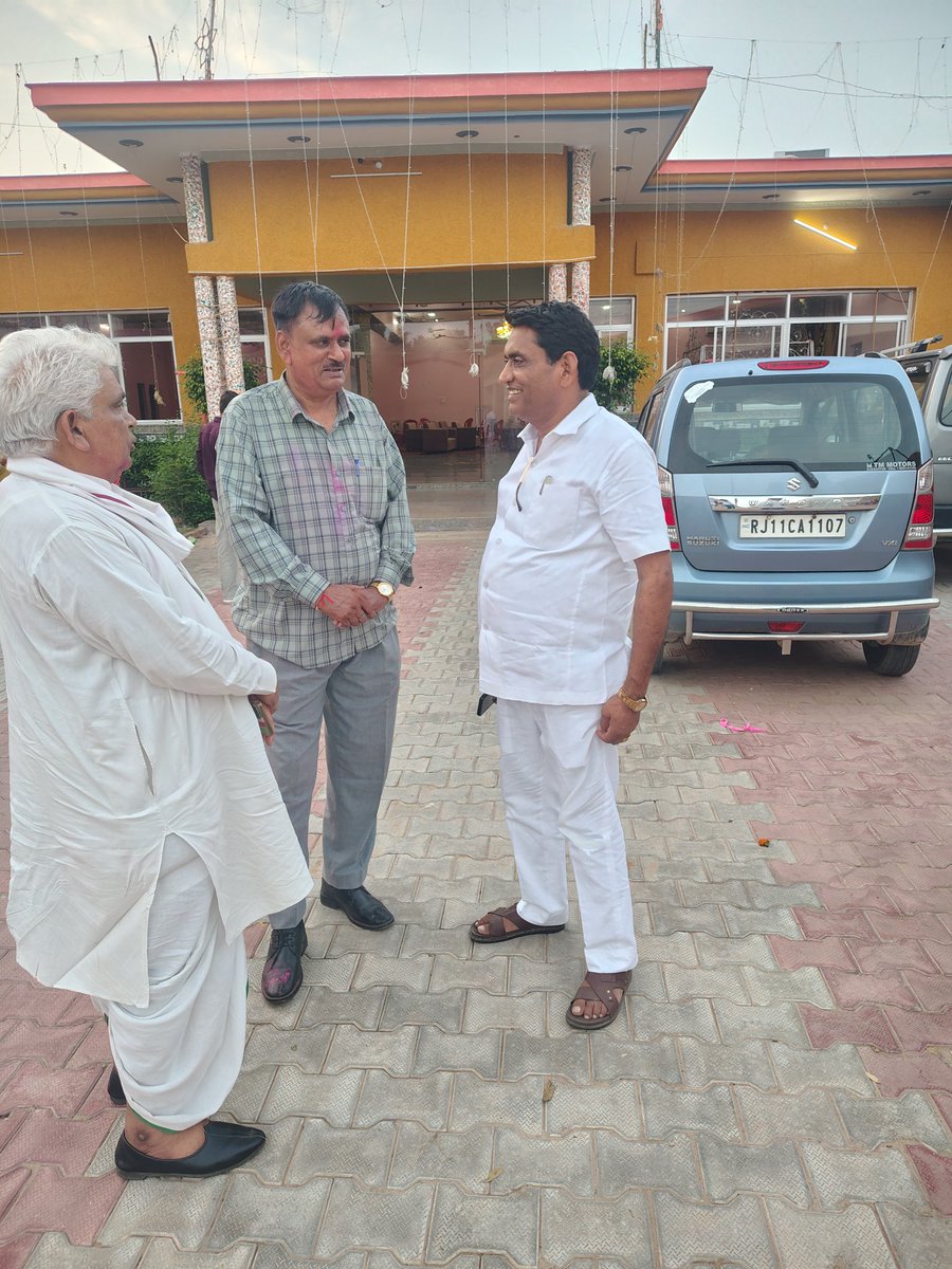 omprakashcan's tweet photo. कल बसेड़ी में श्री मुकेश अध्यापक जी अंगदपुरा वाले के सेवानिवृति कार्यक्रम में पहुँचकर उन्हें आगामी जीवन की ��ुभकामनाएं प्रेषित की।

इस अवसर पर उपस्थित जनों से आत्मीय मुलाकात एवं संवाद का अवसर मिला। सभी से मिलकर आत्मीयता और अपनत्व का अनुभव हुआ।

📍 शिव गार्डन, बसेड़ी

@SachinPilot https://t.co/6QCJNn3tZg