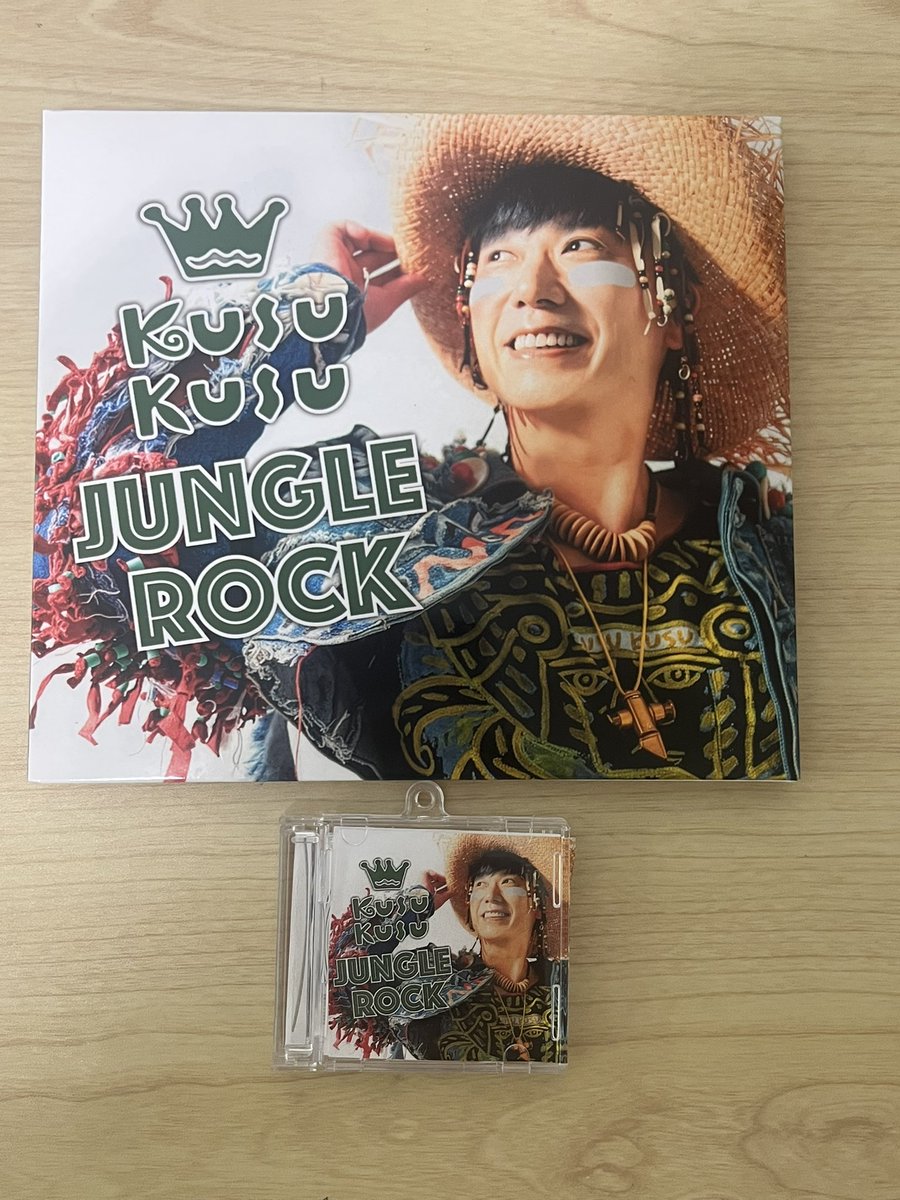 honey_kusukusu's tweet photo. 発売から1ヶ月経っちゃったけどやっと作れたJUNGLE ROCKミニCDキーホルダー🌴🦁

NFCタグ入れたからスマホ翳したらKUSU KUSUのYouTubeにワープ✨

あぁ、小さくなってもかわいいJUNGLE ROCK♡

#KUSUKUSU
#JUNGLEROCK https://t.co/rEqcHGbPyO