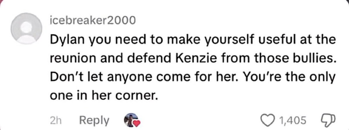 TaehyungsBarbie's tweet photo. He know damn well he liked this comment, and sincere goofy ass unknowingly saved him because he can’t pretend like he don’t know what bullies mean https://t.co/Fq9x1RzRzF