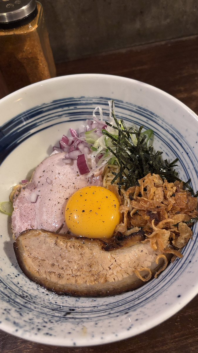 viewwrs's tweet photo. First time กับเมนูแห้งที่ Gojiro Ramen วิวสั่ง Mazemen (Tantan) เข้าใจละว่าทำไมคนชอบแบบแห้งเยอะ ตัวซอสเคลือบเส้นทั้งหมด ทำให้เจ้มจ้นมากก เจ้มกว่าแบบน้ำอีกอะ ละนัวๆได้รสเครื่องจัดจ้านมาก เจาะไข่แดงคลุกกินคือฟินอะ ใช้ #ไทยช่วยไทยพลัส เหลือ80฿เอง https://t.co/NYWiq82mGH