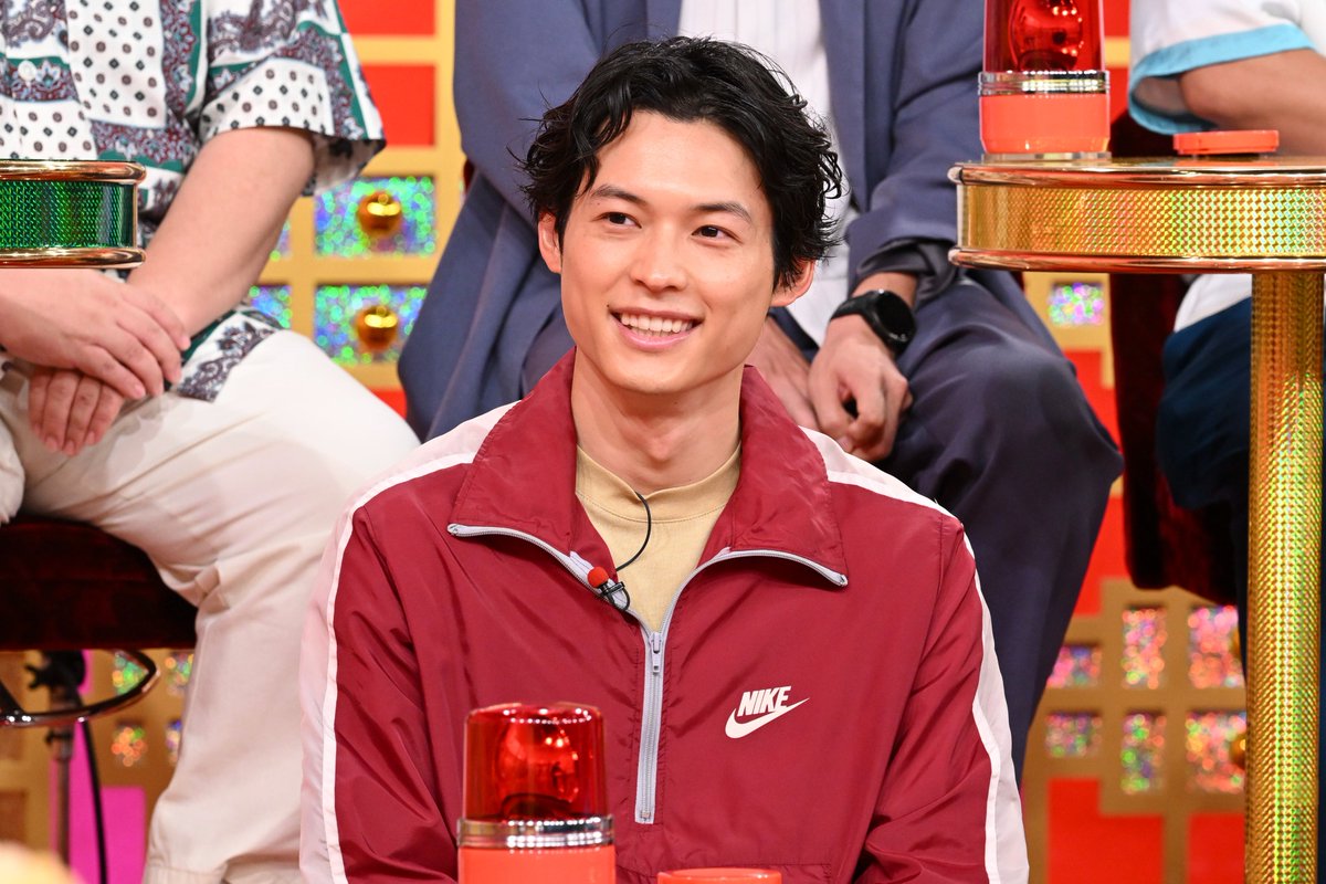 toppa_ntv's tweet photo. #突破ファイル 明日よる７時〜🪭
／
#SixTONES #松村北斗 さん
３回目のスタジオ参戦🖤
＼

映画『白鳥とコウモリ』9月4日(金)公開🦢🦇
@hakuchotokomori @SixTONES_SME https://t.co/yiM9e8OhXZ