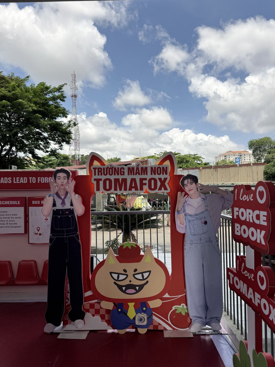 sugustgus's tweet photo. เวียดนามดีมากกกกก ไอเลิฟฟฟฟ 🦊🍅🇻���😍😍😍😍😍
#ForceBookFMinHCMC
#fforce_ #kasibook #ฟอสบุ๊ค #forcebook #FOLARIS #เจ้าพวกมะเขือเทศ #TOMAFOX  @fforcejs @kasibook https://t.co/O4f9m1bWzQ