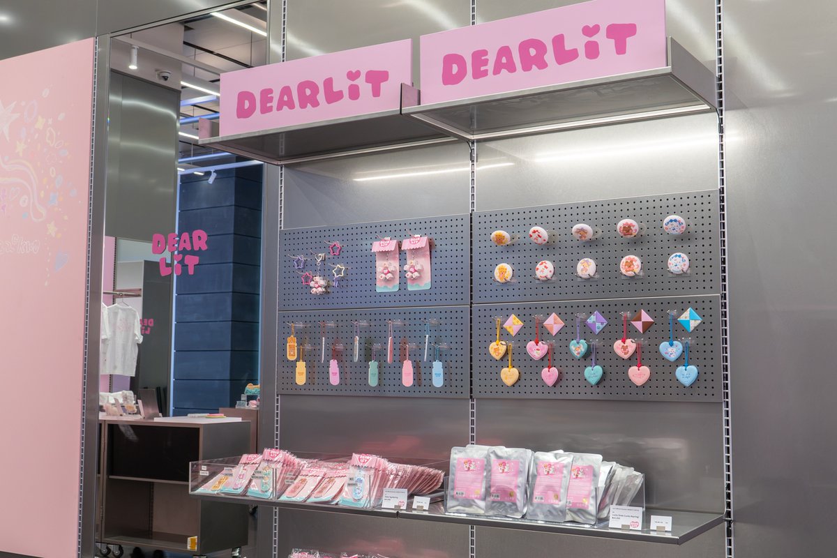 HYBE_MERCH's tweet photo. ILLIT Official Character <DEARLIT> POP-UP

📸 Photo Sketch (2/2)

📆 2026. 09. 02 - 2026. 09. 06 
📍 서울 용산구 한강대로 42, 1F

#ILLIT #아일릿
#DEARLIT #디어릿 https://t.co/bmS43rw26k