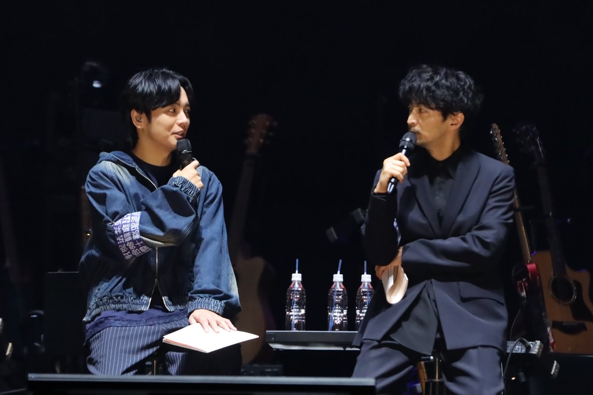 oricon_anime_'s tweet photo. 中村悠一、名台詞「大丈夫 僕、最強だから」
五条の代名詞になりちょっぴり"後悔"
「もっとカッコ良く言えば良かった笑」
⠀
『呪術廻戦』じゅじゅフェス公式レポ
声優陣による豪華生アフレコなど
https://t.co/pZyToWr92O
⠀
出演：榎木淳弥、緒方恵美、中村悠一、櫻井孝宏、島﨑信長、諏訪部順一、浪川大輔、中井和哉、東地宏樹、内田雄馬、瀬戸麻沙美、小松未可子、津田健次郎、遊佐浩二、杉田智和、黒沢ともよ