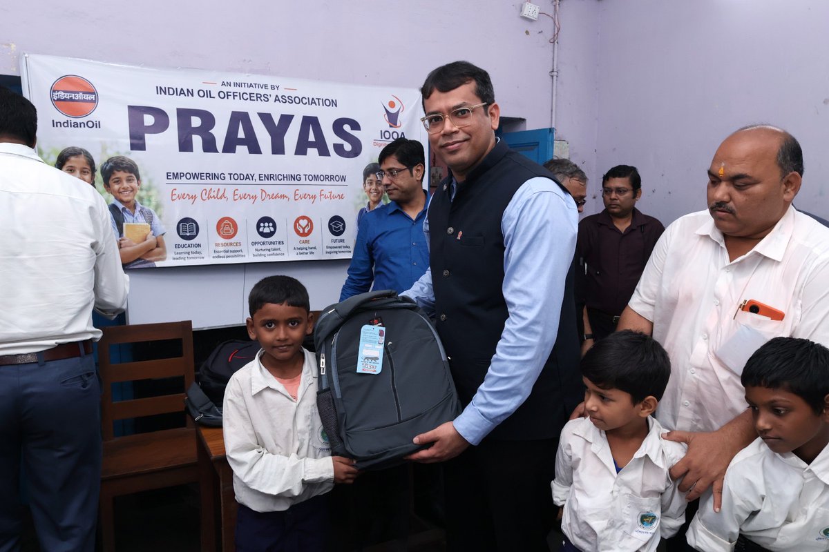 IOOA_CoreGroup's tweet photo. On the 67th IndianOil Day, IOOA brought smiles to young learners by providing school kits in gov. schools. IOOA believes true progress is inclusive, &amp; our commitment to Energizing India includes uplifting &amp; supporting the needy sections of society.@IndianOilcl @Secretary_MoPNG https://t.co/rYdrvYdQpF