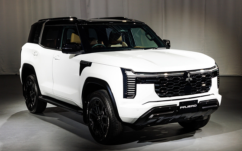car_watch's tweet photo. 写真で見る　三菱自動車 新型「パジェロ」（5代目/2026年世界初公開） https://t.co/2aSBqznnGk #三菱自動車 #パジェロ https://t.co/6Lth2jYoPK