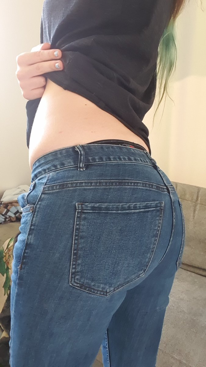 Xigl64's tweet photo. My ass is getting too fat for some of my jeans😮‍💨 https://t.co/9dlNqWgLHC