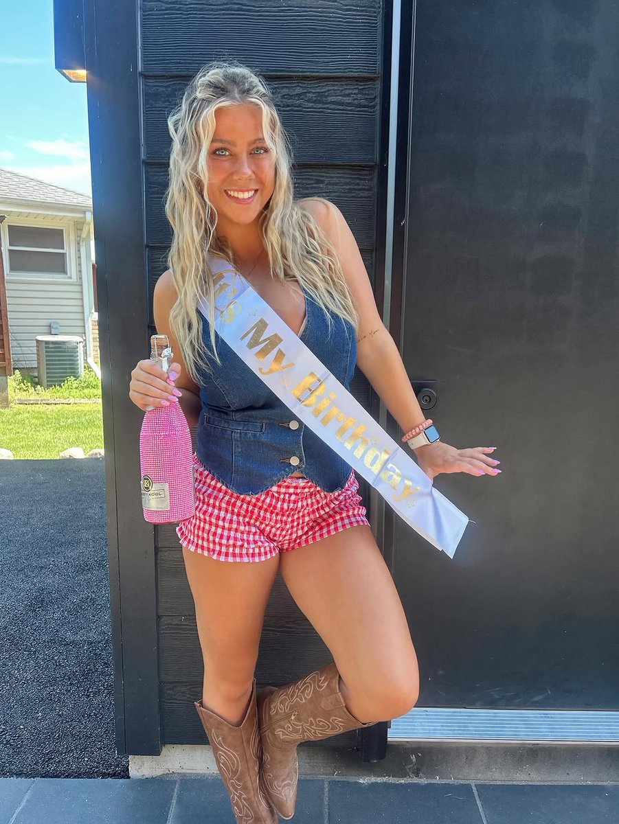 jacklyn_ropmhbd's tweet photo. everyone’s favorite day of the year 🥂🎂 https://t.co/8IvDsRrbQe