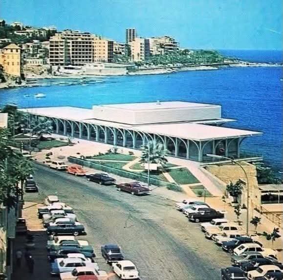 layalmasri12's tweet photo. #بيروت الستينيات 🇱🇧 https://t.co/uJHkI2vyGg