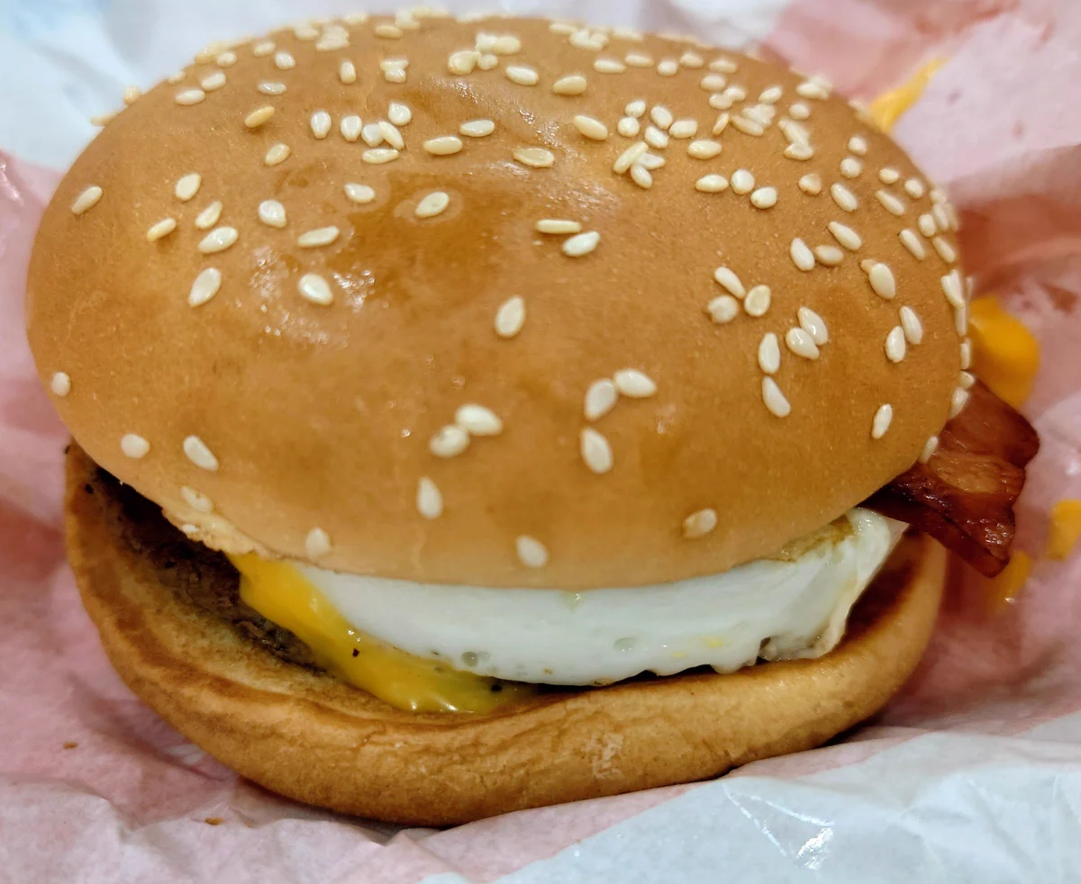 ちはや в X: „今日のお昼ご飯は、チーズ月見バーガー🌙 1年で一番