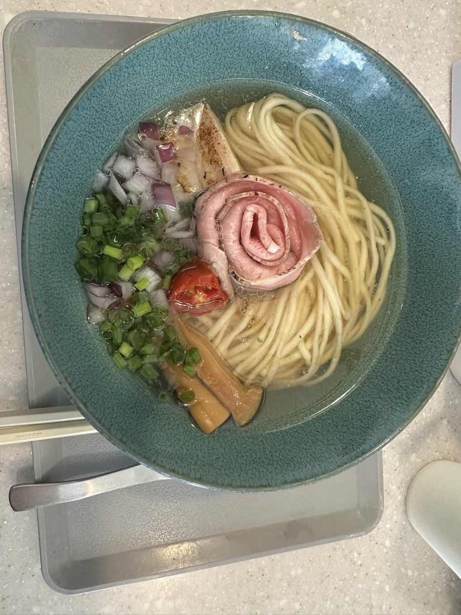 chojg2000's tweet photo. 주가가 떨어지면 우울해���지마시고 밖으로 나가
맛있는 음식 먹는게 멘탈 회복에 최곱니다.
오늘은 해운대 우���에 위치한 쿠지라멘에 다녀왔습니다.
시오라멘과 아부리소바를 먹었습니다. 
역시 최고! 5점 만점에 5점!! https://t.co/2ZDBXKuuYZ