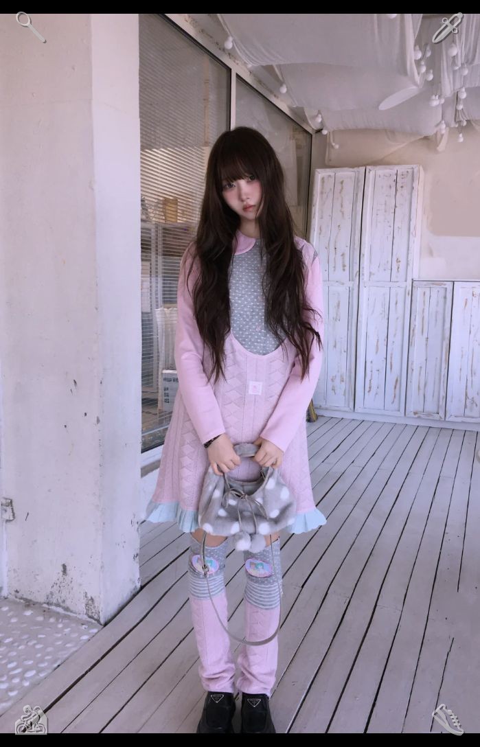 NicoleBitenco12's tweet photo. A cat rests on my palm. Choose to be around people who truly support you—those who cheer for your little victories rather than minimizing each advance you make toward your ambitions. https://t.co/RmKqVReGCe