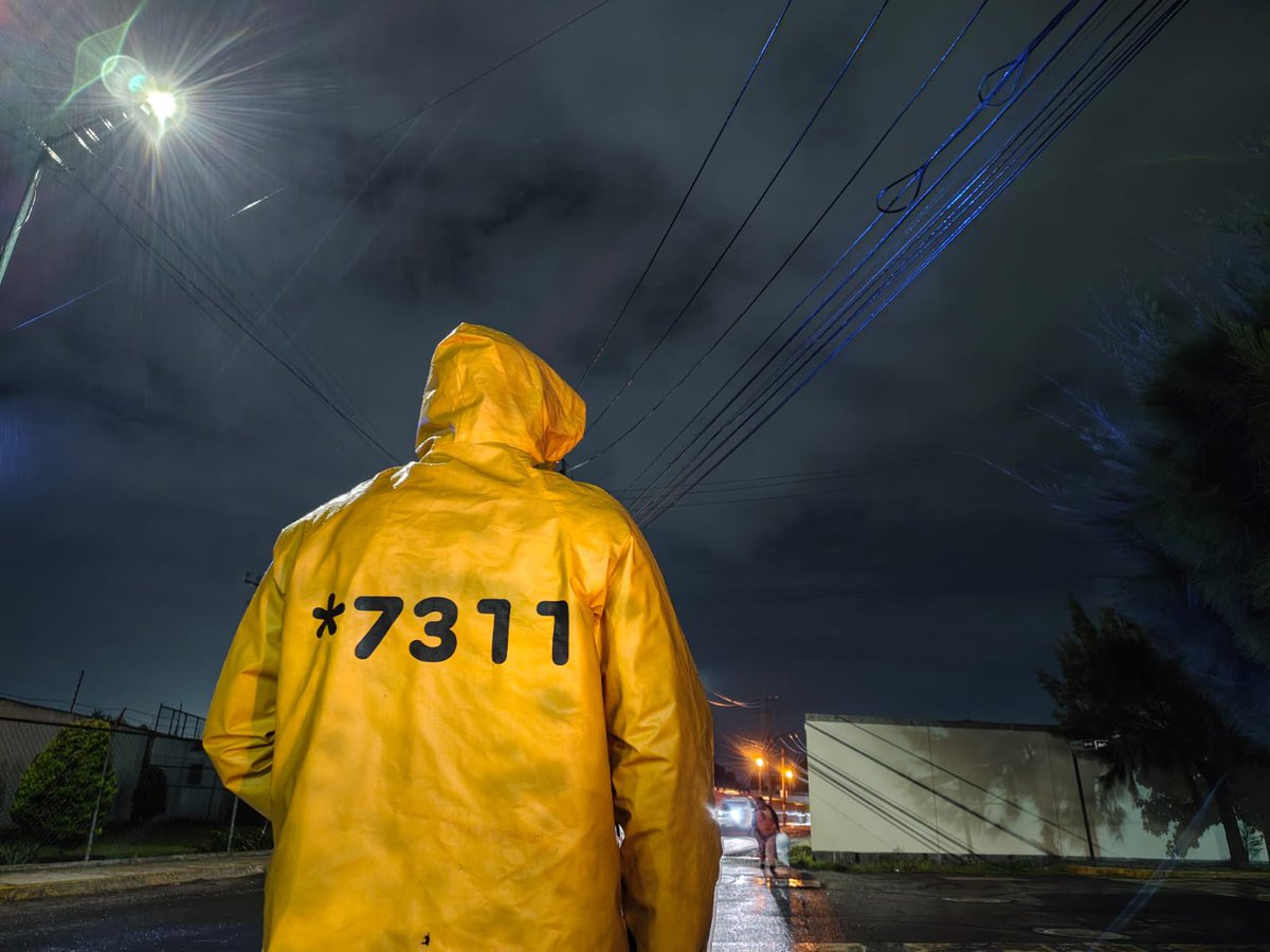 MetepecGobierno's tweet photo. Ante las lluvias de esta noche, nuestro Grupo Tlanchana permanece en sus puntos, listo para responder ante cualquier contingencia. 🌧️

Estamos pendientes en el *7311. 📱 https://t.co/wDOleZFdFm