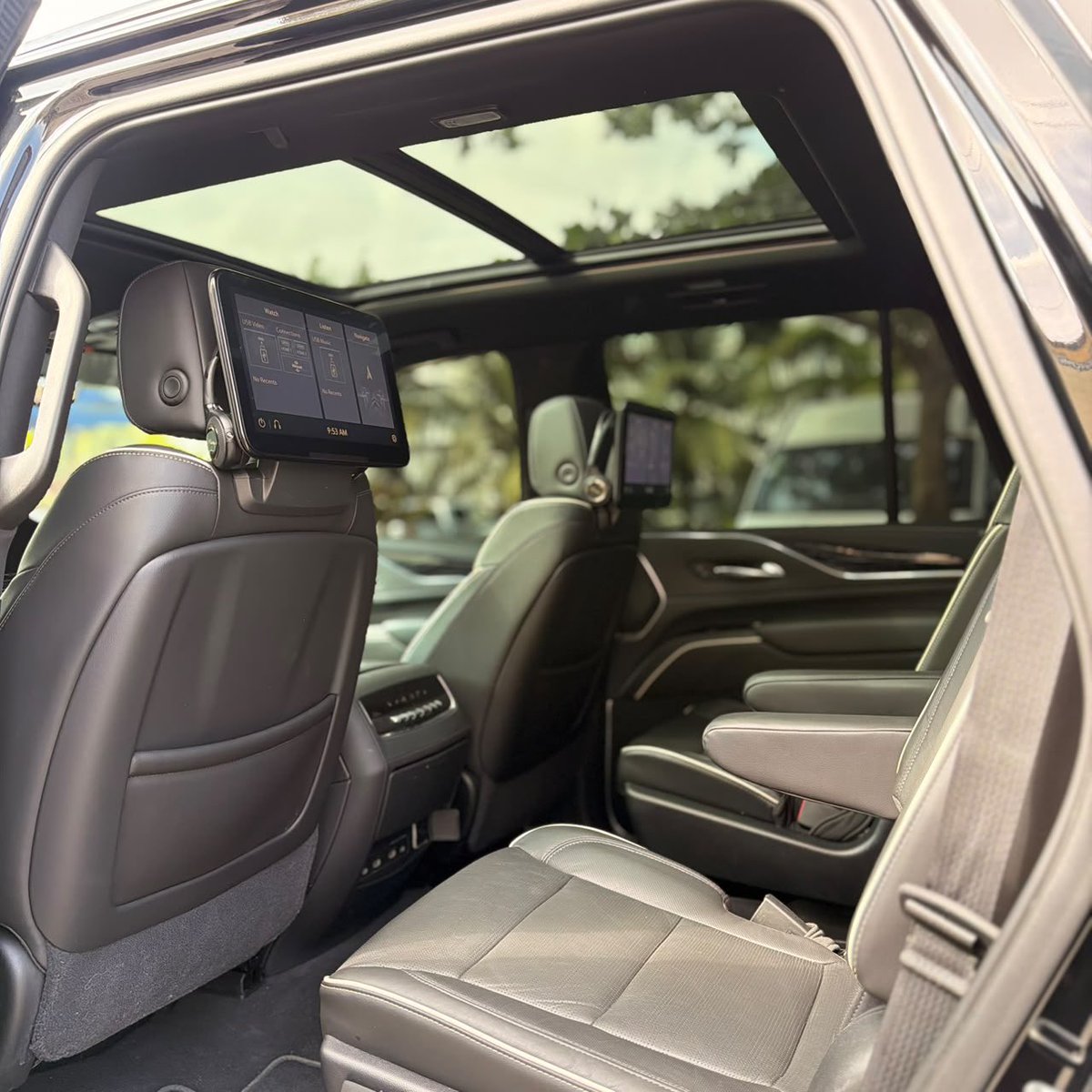 kena_ewuru's tweet photo. 2021 CADILLAC ESCALADE SPORT

PRICE: ₦160,000,000 https://t.co/Y5FYjuMnjZ