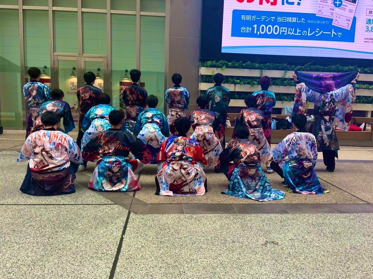 19_Se_79's tweet photo. Roseliaに出会って約8年🌹

初参戦のWasserも、
会場が一体となったFarbeも、
奇跡のようなRosenchorも、
どれも全部最高の思い出です。

そして、Roseliaのお陰で最高の仲間にも出会えました。
Roseliaは僕の人生です。
これからも着いていきます🌹
10周年おめでとうございます!!

#Roselia10th感謝 https://t.co/Vdi7l3Cd7c