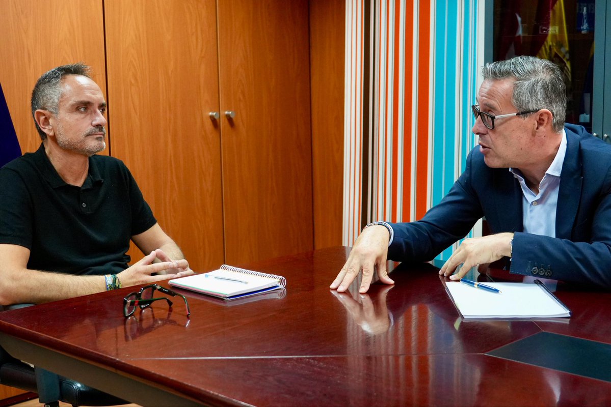 SerranoAlfonso's tweet photo. Continuamos, ya en septiembre, abordando los retos de este curso con alcaldes y portavoces. Esta mañana junto a @_manubautis alcalde de Móstoles comprobando los grandes avances de estos 3 años y los proyectos futuros de esta ciudad que es historia de España. https://t.co/6IWLqClh94