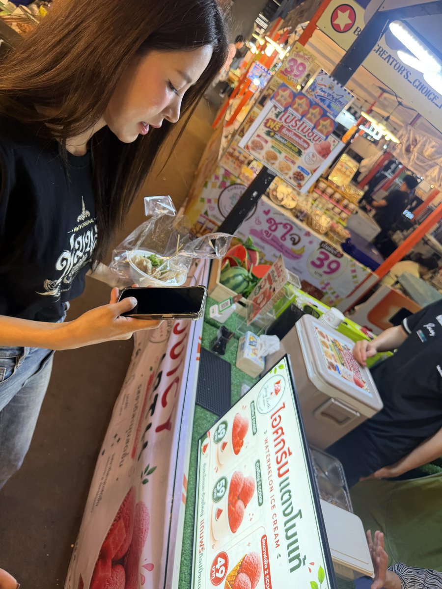 K_kac2's tweet photo. ให้ทายใครเผลอจริงก็ต้องพี่บิ๊นท์ปะ??
5555555555555555555555555555555555555555555555555555 https://t.co/RWRgaDGIS2