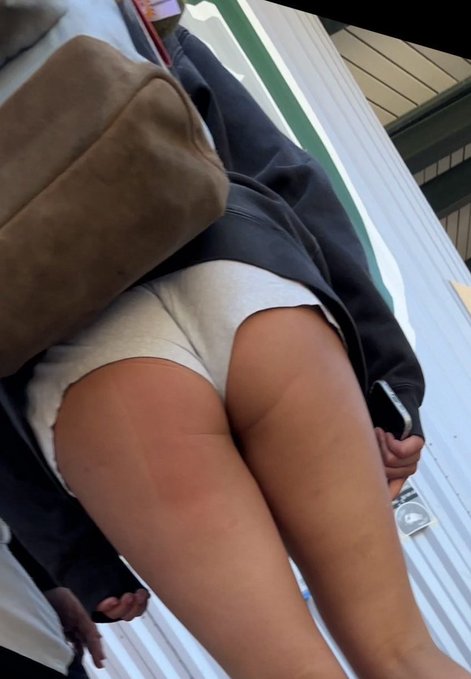LoveMe_Cassiane's tweet photo. She loves to tease me at school #candids #creepshot #candid -  CHECK THE BIO📷 https://t.co/Yx9adSudie