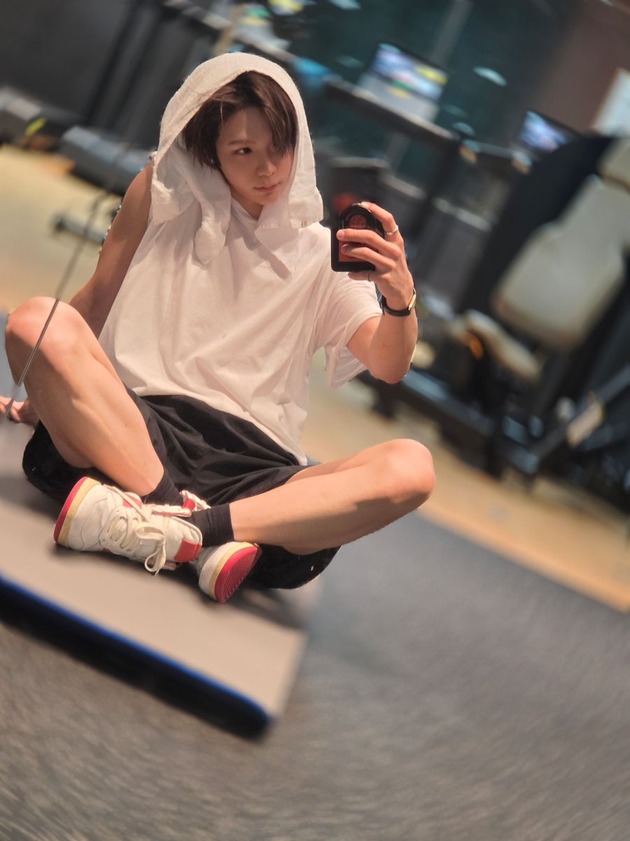 mnmaterial's tweet photo. เป็นเรื่องทุกทีที่เข้ายิมได้ไงผู้ชายคนนี้ https://t.co/zejfYsL4Wb
