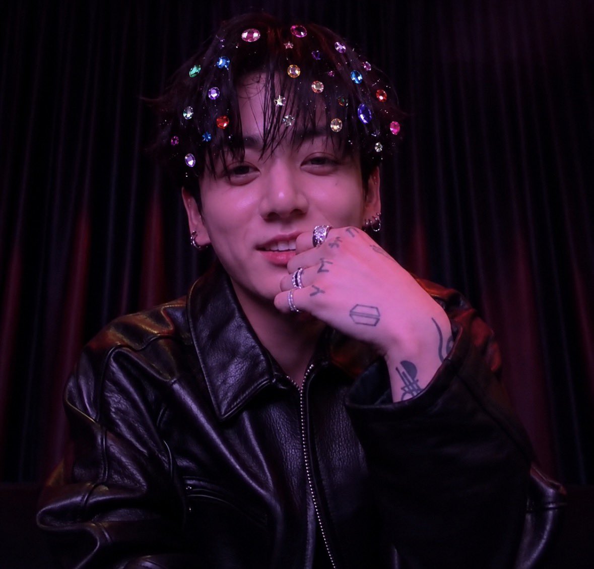 jungkookversex's tweet photo. bedazzled jungkook ✨ https://t.co/mxiMCRi9gi