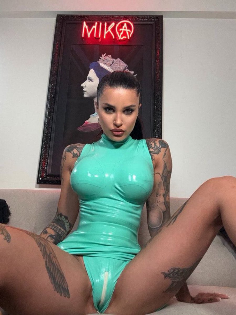 ScamtressRose's tweet photo. You have been craving those weekend pumps haven't you🤭?

Just let go and make it a fun weekend of pumping. I promise not to take little advantage once you're all edged and dumb😘
#cuck #wankchat #hotwife #nsfw #bbc #bnwo #findom #horny #goon #gooner #feargasm #catfish https://t.co/ZvT1fcD9uE