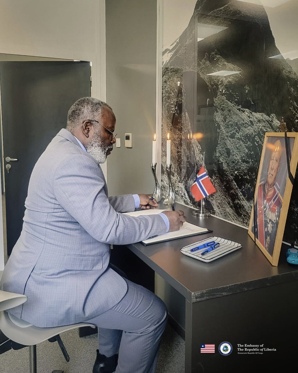 EmbLiberiaDRC's tweet photo. 🇱🇷🇳🇴 Dans le cadre des hommages officiels rendus à feu Sa Majesté le Roi Harald V de Norvège, le Chef de Mission de l'Ambassade de la République du Libéria en République Démocratique du Congo, Son Excellence Dr Da Monyson Tarr, s'est rendu à la Chancellerie de l'Ambassade Royale de Norvège à Kinshasa afin de signer le registre de condoléances.

Au nom du Gouvernement et du peuple libériens, le Chef de Mission a exprimé la profonde compassion et la solidarité de la République du Libéria envers la Famille Royale, les autorités et l'ensemble du peuple norvégien durement éprouvés par cette perte.

L'Ambassade réitère en cette douloureuse circonstance ses sentiments de sincère sympathie et de haute considération au Royaume de Norvège. 

————————— 
🇱🇷🇳🇴 In tribute to the memory of the late His Majesty King Harald V of Norway, the Head of Mission of the Embassy of the Republic of Liberia to the Democratic Republic of the Congo, His Excellency Dr. Da Monyson Tarr, visited the Royal Norwegian Embassy in Kinshasa to sign the official Book of Condolences.

On behalf of the Government and the people of Liberia, the Head of Mission conveyed Liberia’s profound sympathy and fraternal solidarity to the Royal Family, the authorities, and the people of Norway during this period of national mourning.
In these sorrowful circumstances, the 

Embassy reaffirms its heartfelt condolences and high consideration to the Kingdom of Norway.