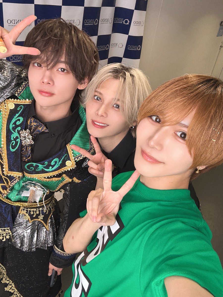 mahi_mrgr's tweet photo. RINDOライブで夢喰neonさんのきょうへいくんとしょうたくんに写真撮って頂きました！！2人ともカッコよすぎるしパフォ凄すぎた！大尊敬してます😊 https://t.co/LTFWAqGRbq