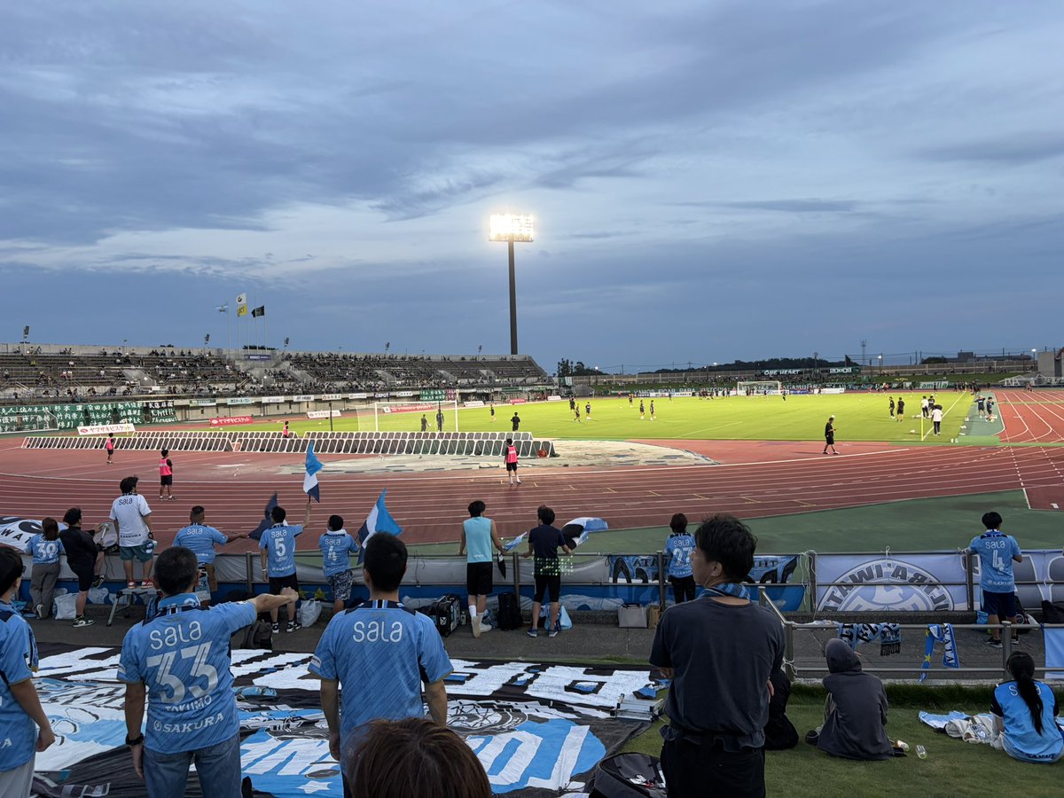 FuchuJubilo's tweet photo. アウェイチームのメンバー��介で、元所属選手の名前を呼ぶ前に「おかえりなさい！」って言ってくれるの、いいなぁ。

加藤、西久保、れおんだけでなく、秋葉監督にも！

#磐田サポ相模原遠征 https://t.co/xdGCDVEXhl