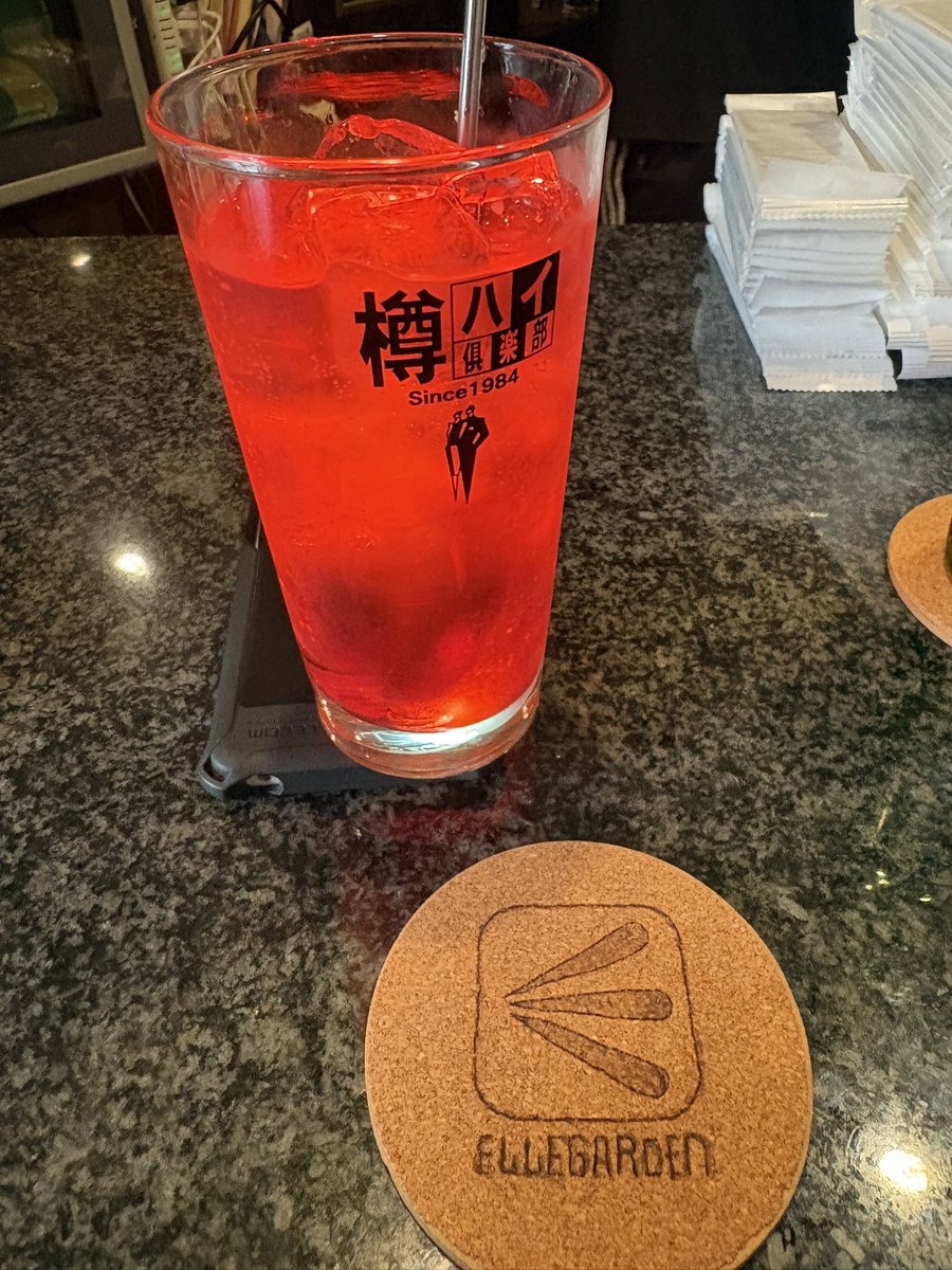 kinoko_0105's tweet photo. ラシュボ帰りに寄った大阪の邦ロックbarが楽し過ぎた！
現役バンドマンの店長が作ってくるバンドパンケーキやイメージカクテルで、ずっとキャッキャしてた！
カーマイン飲んでパワー蓄えたので、2次募集は何卒お願いします本当 https://t.co/t38k1LLtDA