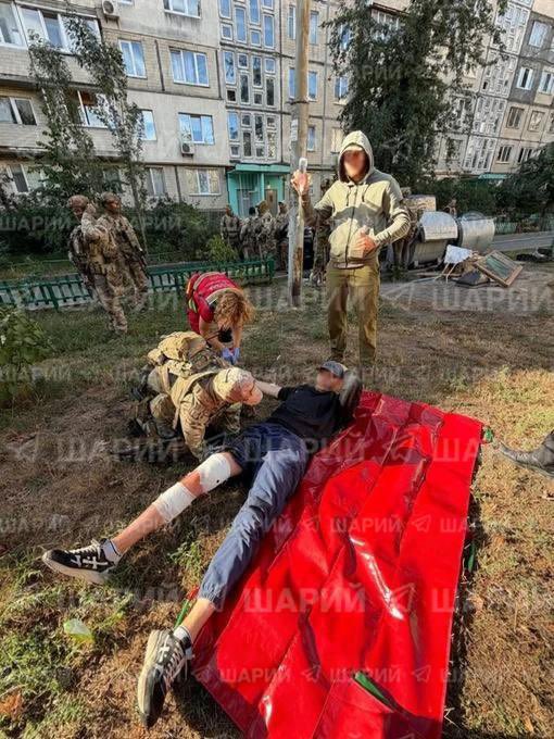 anatoliisharii's tweet photo. In non-terrorist Kyiv, the clash between two security agencies continues: the non-terrorist HUR and the non-terrorist SBU. 

There are already non-terrorist casualties; there are dead and wounded. 

Shootouts are still continuing, and an entire district in the capital has been cordoned off. I don’t see a single word about this in the Western prostitute press.