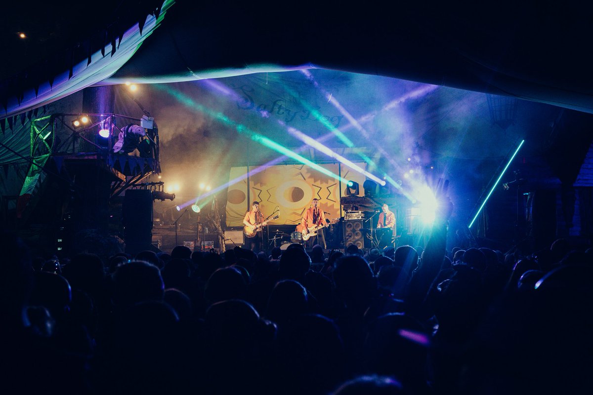 frankandws's tweet photo. Love these pics of our Electric Picnic set at @saltydogstage. 
🏃‍♂️ 🏃‍♂️ 🏃‍♂️ 🏃‍♂️ 
Huge thank you to everyone who came along to see us.❤️
Great pics by @ryanconophy 📸 https://t.co/WceIwl6jkg