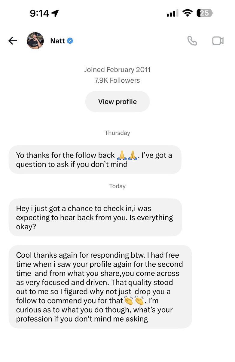 QwofiManuel's tweet photo. Someone slid in my DMs today running the oldest script on X.

“You come across as very focused and driven 👏”
“What’s your profession if you don’t mind me asking?”

That’s not a compliment. That’s income qualification.

Next message is a crypto platform. Block them. https://t.co/127StHVQFg
