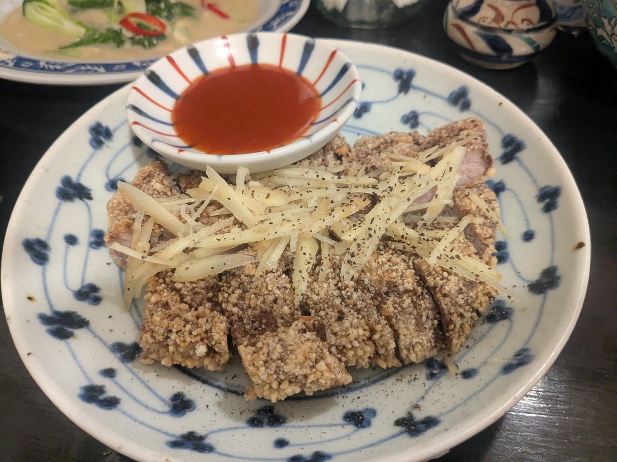 cheesy_eats's tweet photo. 台湾佐記麺線 台湾食堂８８８/西新宿
紅糟豬排，鹹蛋炒香菇，麵線（モツ抜き）。金沙があるじゃん〜！！と友人と大興奮。お出汁を感じる麵線は胃がポカポカあたたまる。紅糟肉はカリカリでめちゃくちゃ美味しくて萬華地區で食べた思い出が蘇りました。お酒にもぴったり。 https://t.co/H86G0yWd3O