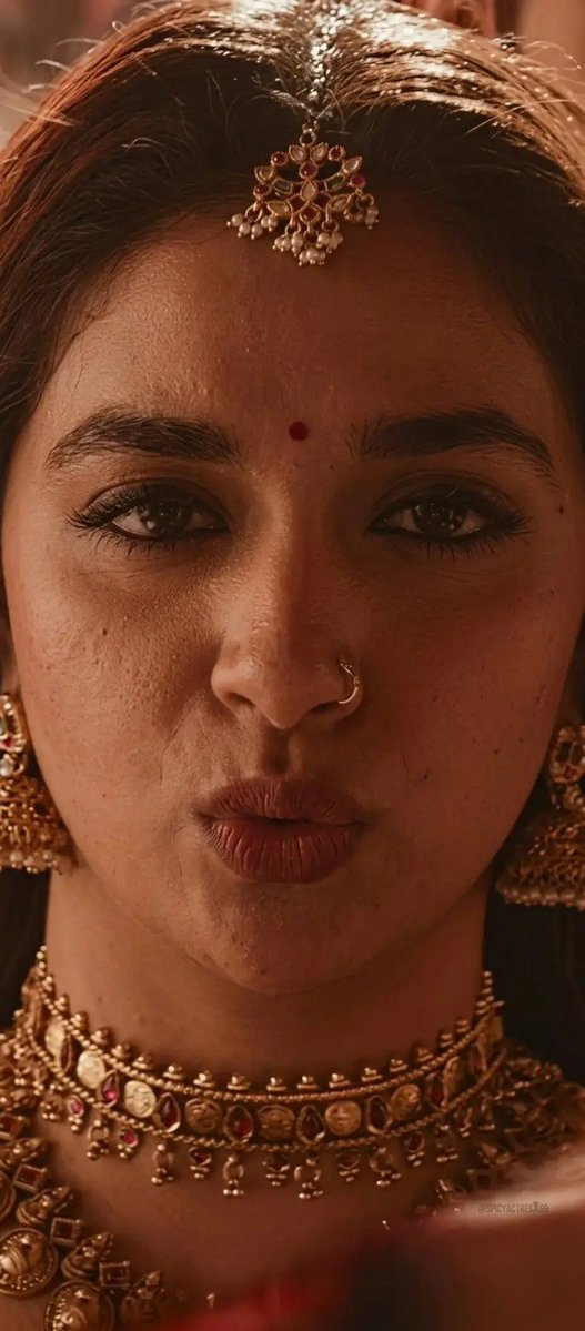 ShreyaGoddess's tweet photo. Can I ask you a simple question?

You: Yes madam..

Me: Un potta poolu yedhuku twitch aagudhu.. even if it's caged.

You: Because your face is enough for me madam

Me: Ohh face fetisher ah.. Thuuff 💦 https://t.co/lmLqzlkMHg