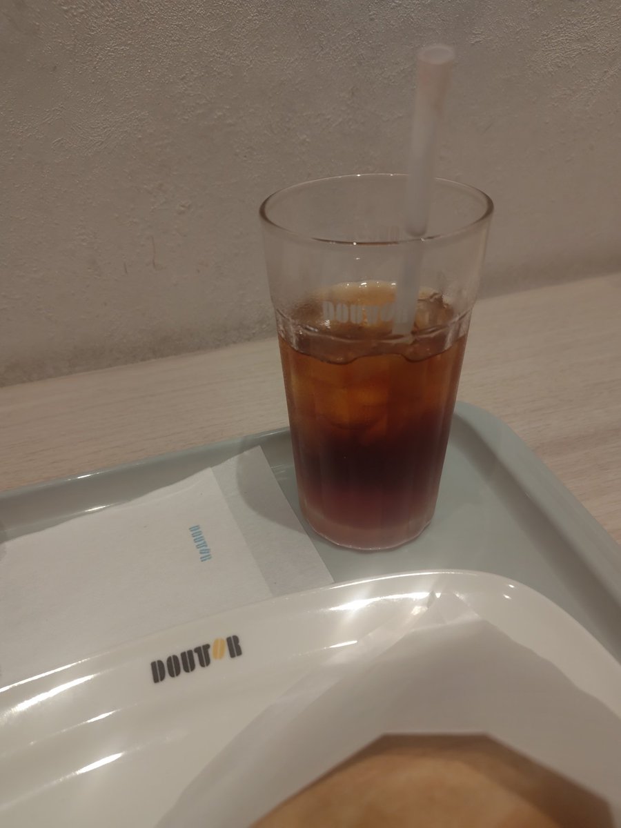 mariteranail's tweet photo. ものすごく久しぶりの渋谷

何年ぶりの下手したら１０年近く久々のライブ

緊張するととりあえずチェーン店のカフェに一旦入る習慣

本当に音楽から離れてるな…
中学生の頃から行っていたのに

あー緊張ー！
どきどきわくわく https://t.co/HxBRocwtza