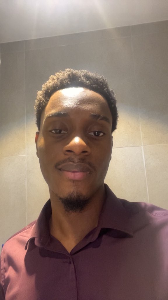 Ehijemen__'s tweet photo. Work face🌚 https://t.co/XdWcbCuQhx