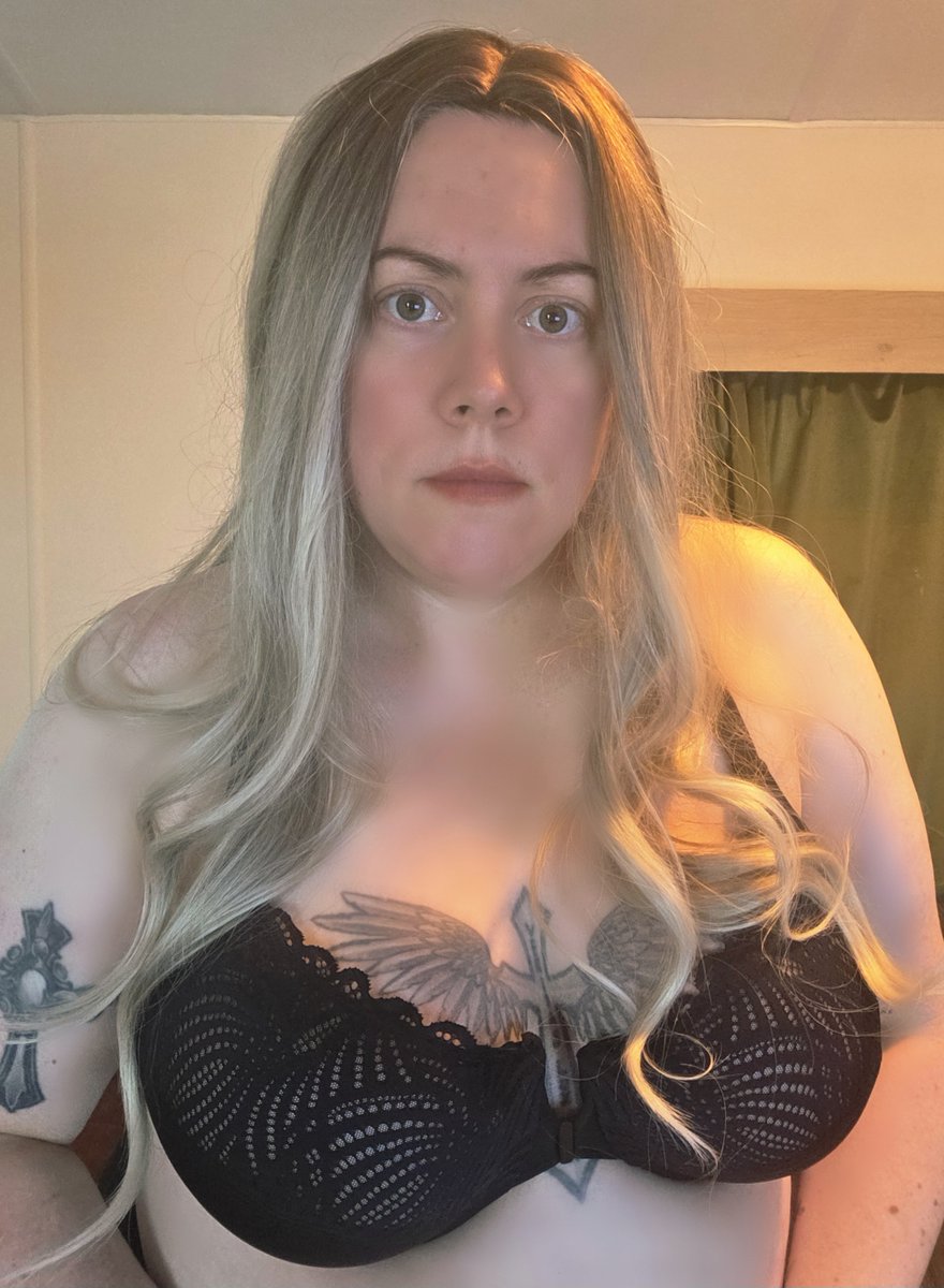 honeymelons8's tweet photo. Any men who would love to pound me ? https://t.co/nU7Qytw2H4