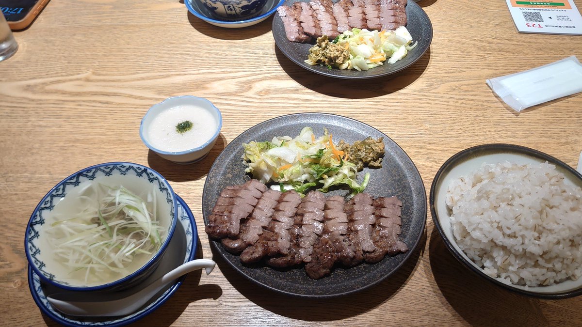 norio2522's tweet photo. 夜勤前に後輩と牛タン喜助😘 https://t.co/3vKXhWYdZD