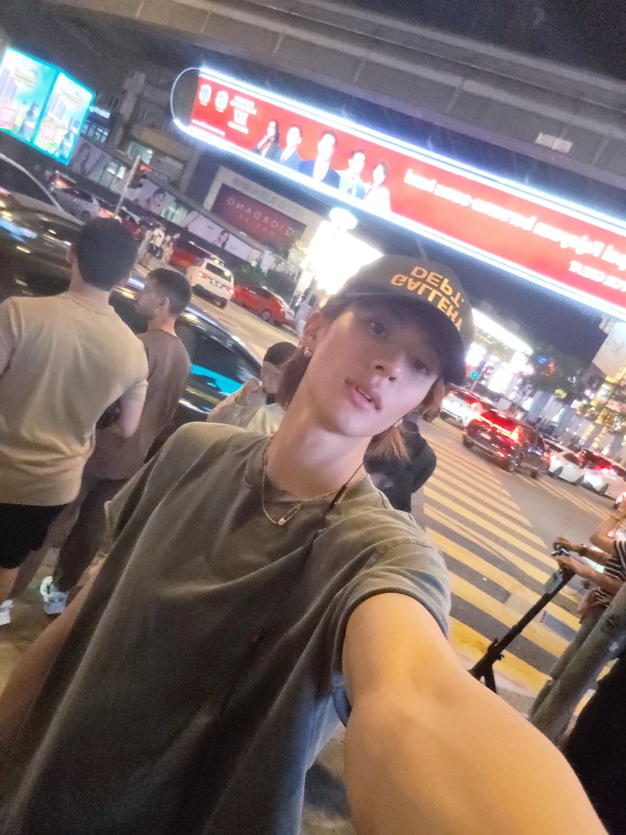 jeonghaniac's tweet photo. ANTON &amp; SHOTARO NIGHT RUNNING IN KL PHOTO DUMP ARE HEREEEEE !!! HIDUP KLCC 🇲🇾🇲🇾🇲🇾 HIDUP KUALA LUMPUR 🇲🇾🇲🇾🇲🇾 https://t.co/fpWAXjO3jM