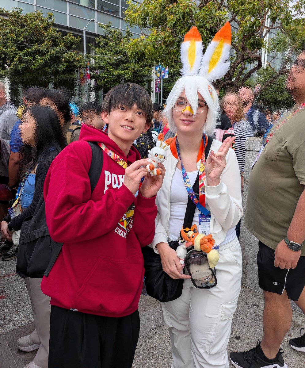 ryogomatsumaru's tweet photo. ポケモン世界大会の思い出📸

僕の大好きなポケモン、ヒバニー風の全身コーデをしている海外のポケモンファンに遭遇！

"Can I take a photo with you?" って聞いたら
"Sure!" って返ってきてめっちゃ嬉しかった🐰

英語勉強してて良かった〜〜！！ https://t.co/ojj9SFLKPf