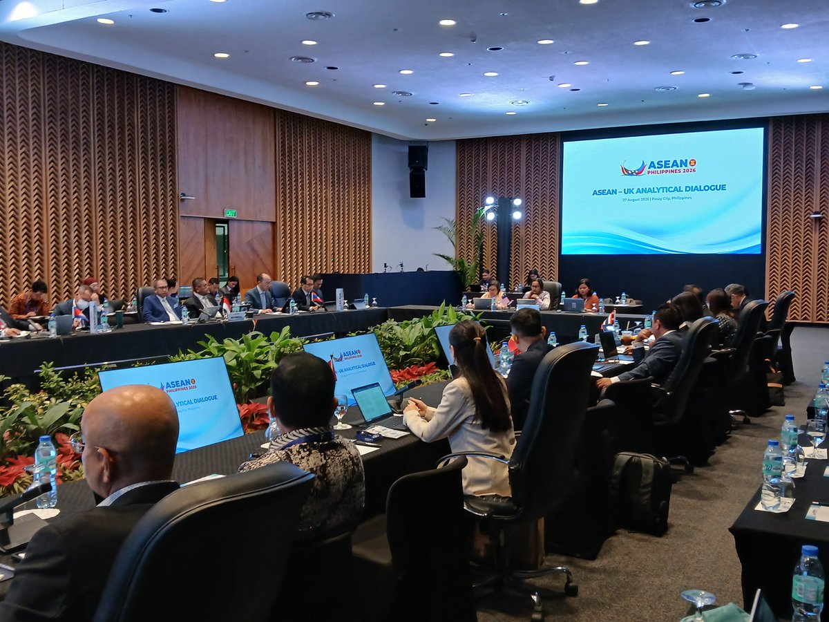 ukmissionasean's tweet photo. The ASEAN-UK Analytical Dialogue brought together policymakers and economists from across @ASEAN to discuss how the region can navigate geopolitical uncertainty.

Key priorities: stronger data &amp; analysis, improved risk assessment, scenario planning, &amp; resilience through openness. https://t.co/Jpo06ewjau