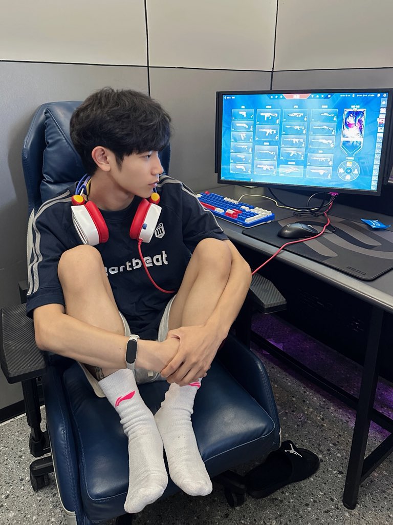 Pugssdf8s's tweet photo. 白天在学校当乖学生 放学就出来当爹了 #学生爹 #男高 #体育生 #0s https://t.co/KNtt5Y65Wt