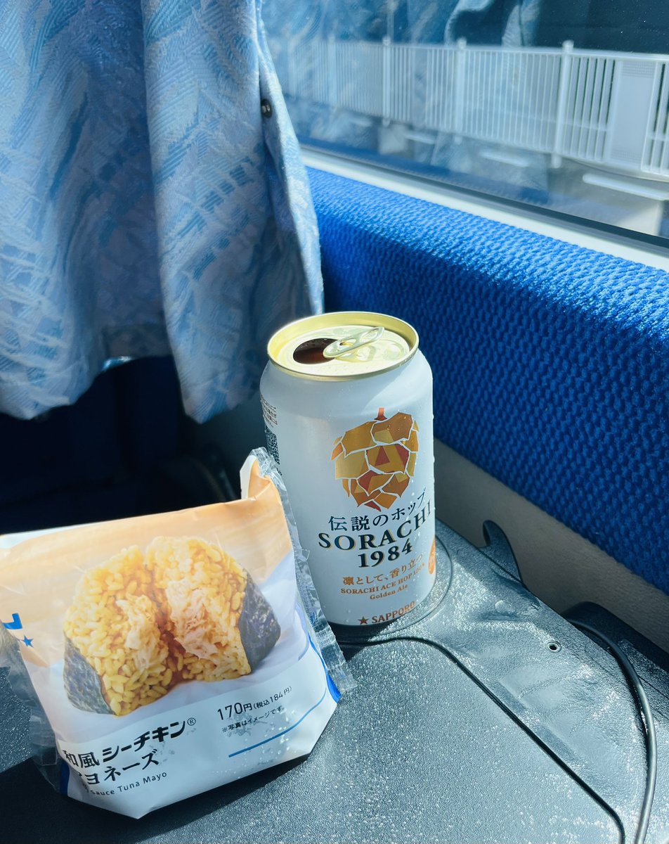 wine_craftbeer's tweet photo. セントレア
のんびり
フライト待ち

新千歳
バスで
帯広へ

＃セントレアラウンジ　＃新千歳　＃ミルキーライナー https://t.co/3ZcyRlt4Vy