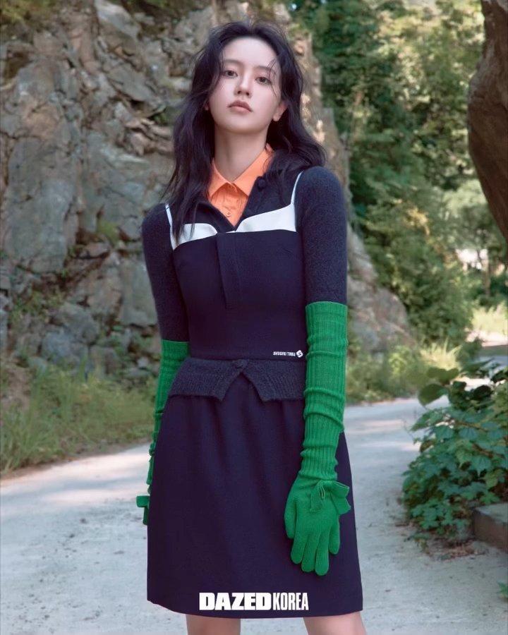 DreamersRadioID's tweet photo. Actress #KimSoHyun is set to star in the new 1960s occult mystery film "Modup," which begins filming on September 4.

Kim plays Seon-ok, a woman who ventures to a secluded island to cure a mysterious ailment, only to confront bizarre and unraveling events. 

This project marks her first challenge in a horror-mystery role.