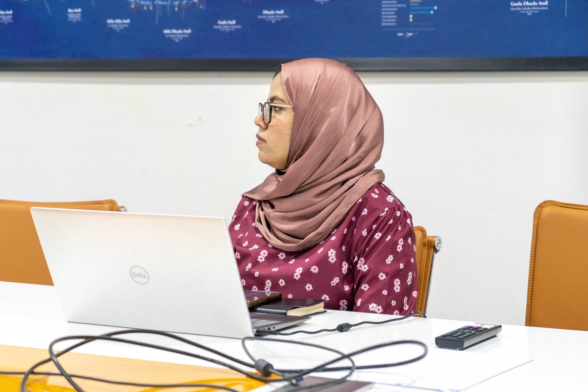 lgaMaldives's tweet photo. ހދ. ނޮޅިވަރަންފަރު ކައުންސިލަށް ދިމާވާ ދަތިތަކާއި އަދި އެހީތެރިކަން ބޭނުންވާ ކަންކަމާއި ގުޅޭގޮތުން ކައުންސިލްގެ އެދިލެއްވުމަށް ބޭއްވުނު ބައްދަލުވުން.

#LaamarukazeeRaajje
#laamarukazukurun
#baaruverirayyitheh https://t.co/o5x6K4EQSH